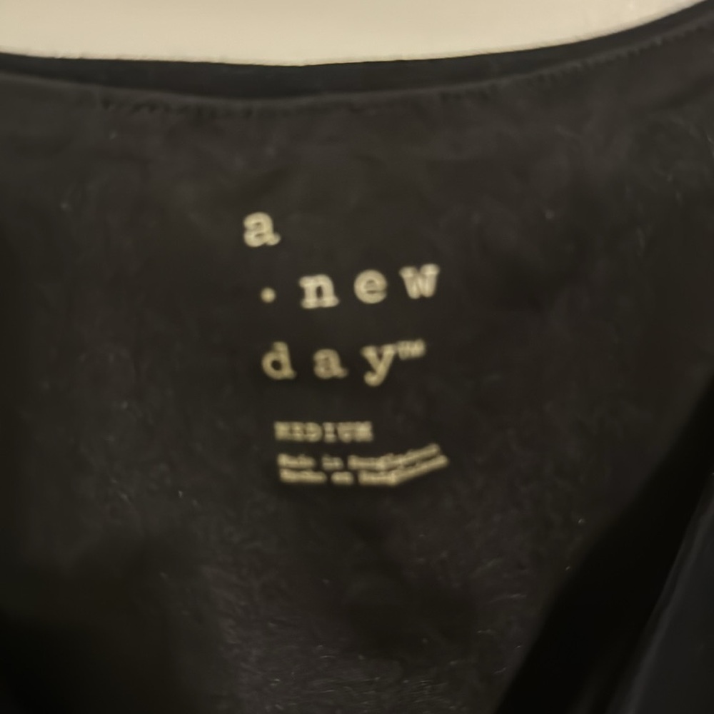 A new day cotton button up vest top. Sz M black - Picture 2 of 2